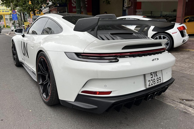 Cận cảnh Porsche 911 GT3 2022 hơn 16 tỷ của đại gia Đặng Lê Nguyên Vũ - Hình 7 Can canh Porsche 911 GT3 2022 hon 16 ty cua dai gia Dang Le Nguyen Vu-Hinh-7