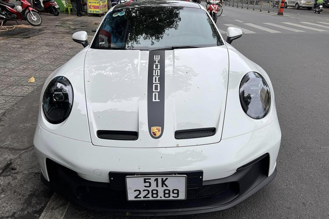 Cận cảnh Porsche 911 GT3 2022 hơn 16 tỷ của đại gia Đặng Lê Nguyên Vũ Can canh Porsche 911 GT3 2022 hon 16 ty cua dai gia Dang Le Nguyen Vu