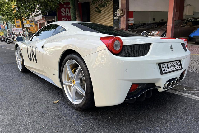 Đại gia Đặng Lê Nguyên Vũ lái xe tiền tỷ đi sắm Tết - Hình 8 Dai gia Dang Le Nguyen Vu lai xe tien ty di sam Tet-Hinh-8