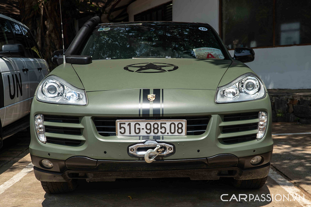 Chi tiết Porsche Cayenne độ off-road của đại gia cà phê Chi tiet Porsche Cayenne do off-road cua dai gia ca phe