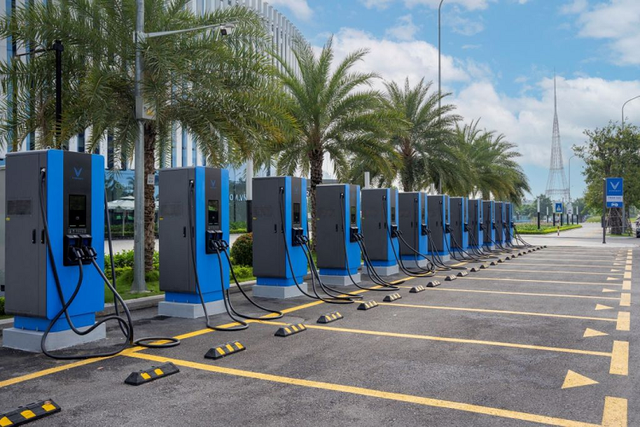 VinFast mở rộng mạng lưới trạm sạc nhanh ôtô điện cỡ nào? VinFast mo rong mang luoi tram sac nhanh oto dien co nao?