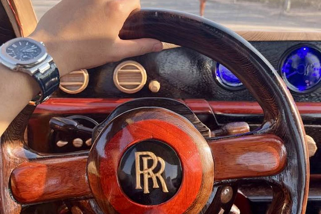 Thú vị Rolls-Royce Phantom độc lạ tại Việt Nam - Hình 6 Thu vi Rolls-Royce Phantom doc la tai Viet Nam-Hinh-6
