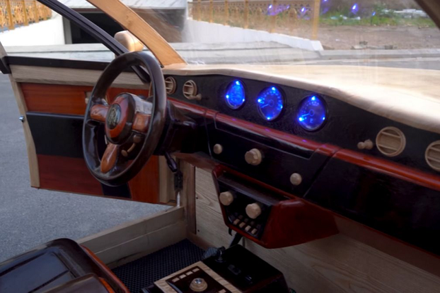 Thú vị Rolls-Royce Phantom độc lạ tại Việt Nam - Hình 5 Thu vi Rolls-Royce Phantom doc la tai Viet Nam-Hinh-5