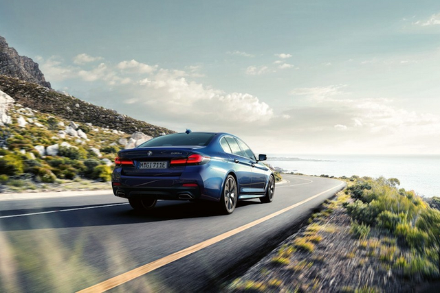 BMW 5-Series lắp ráp Việt Nam rẻ hơn xe nhập 360 triệu đồng - Hình 3 BMW 5-Series lap rap Viet Nam re hon xe nhap 360 trieu dong-Hinh-3