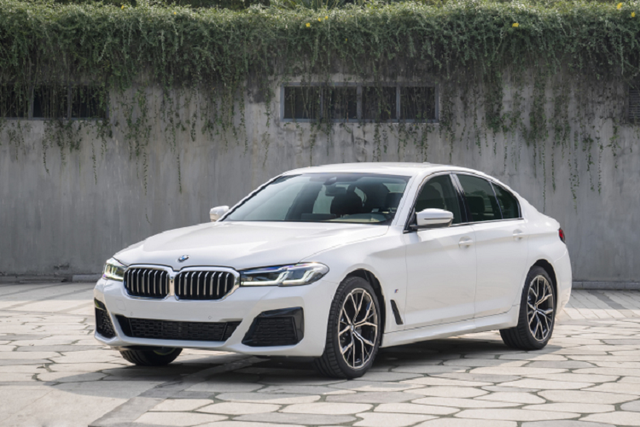 BMW 5-Series lắp ráp Việt Nam rẻ hơn xe nhập 360 triệu đồng - Hình 7 BMW 5-Series lap rap Viet Nam re hon xe nhap 360 trieu dong-Hinh-7