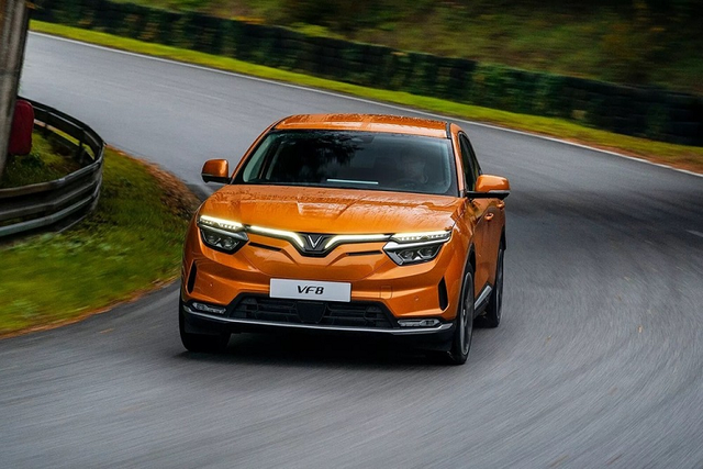 VinFast VF8 City Edition 2023 giảm giá bán, pin xe đi được xa hơn VinFast VF8 City Edition 2023 giam gia ban, pin xe di duoc xa hon