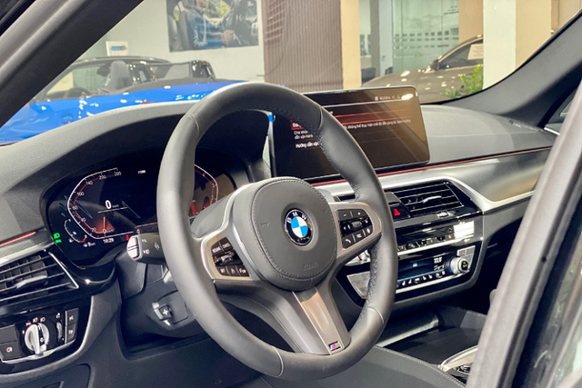 Trường Giang chi hơn 3 tỷ mua BMW 520i M Sport tặng vợ - Hình 4 Truong Giang chi hon 3 ty mua BMW 520i M Sport tang vo-Hinh-4