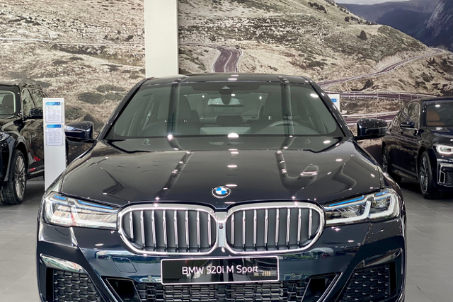 Trường Giang chi hơn 3 tỷ mua BMW 520i M Sport tặng vợ - Hình 5 Truong Giang chi hon 3 ty mua BMW 520i M Sport tang vo-Hinh-5