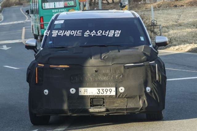 Lộ rõ thiết kế Kia Carnival 2024, đèn pha như SUV thuần điện EV9 - Hình 3 Lo ro thiet ke Kia Carnival 2024, den pha nhu SUV thuan dien EV9-Hinh-3