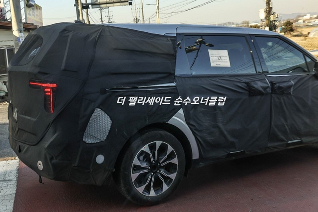 Lộ rõ thiết kế Kia Carnival 2024, đèn pha như SUV thuần điện EV9 - Hình 4 Lo ro thiet ke Kia Carnival 2024, den pha nhu SUV thuan dien EV9-Hinh-4