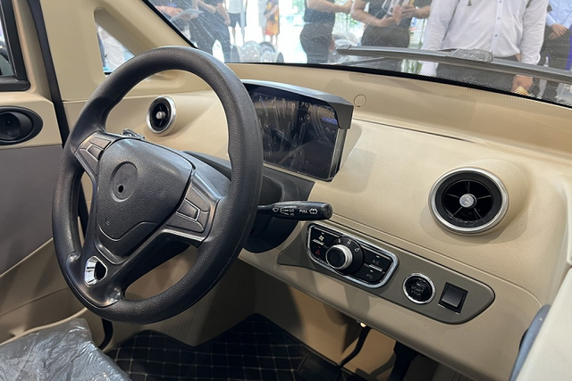 Cận cảnh ôtô điện Trung Quốc giá 100 triệu đồng tại Việt Nam - Hình 7 Can canh oto dien Trung Quoc gia 100 trieu dong tai Viet Nam-Hinh-7