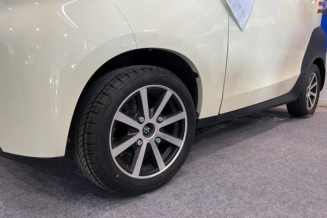 Cận cảnh ôtô điện Trung Quốc giá 100 triệu đồng tại Việt Nam - Hình 5 Can canh oto dien Trung Quoc gia 100 trieu dong tai Viet Nam-Hinh-5
