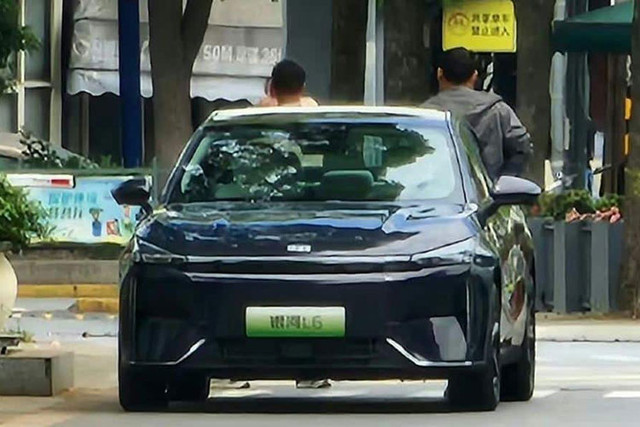 Geely Galaxy L6 chi tu 326 trieu dong-Hinh-9