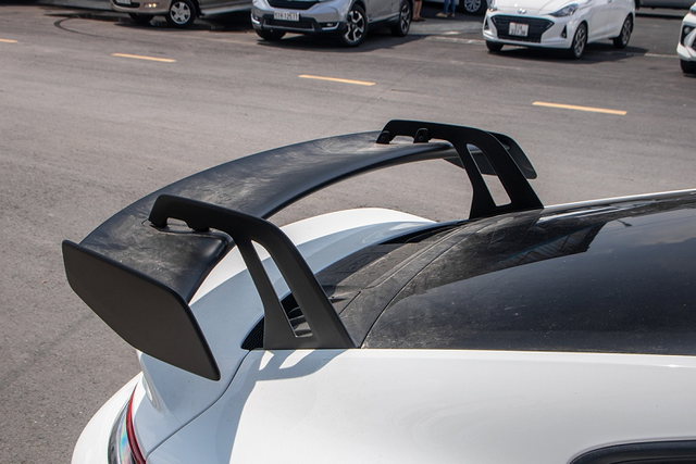 Cận cảnh Porsche 911 GT3 2022 hơn 16 tỷ của đại gia Đặng Lê Nguyên Vũ - Hình 11 Can canh Porsche 911 GT3 2022 hon 16 ty cua dai gia Dang Le Nguyen Vu-Hinh-11