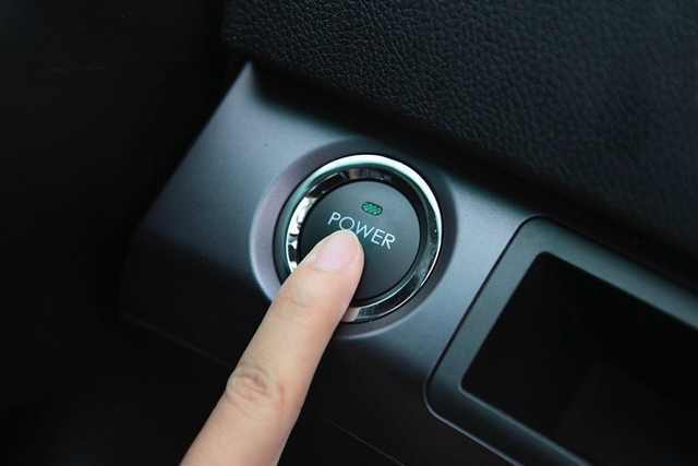 "Soi" MPV thuần điện BYD e6 2023 từ 784 triệu đồng Đông Nam Á - Hình 9 Bên trong mẫu xe MPV BYD e6 2023 là không gian nội thất 2 hàng ghế với 5 chỗ ngồi. Thiết kế nội thất của BYD e6 2023 mang phong cách đơn giản và trung tính. Là xe thương mại, chủ yếu nhắm đến những người kinh doanh vận tải hành khách nên mẫu MPV này chỉ được trang bị vừa đủ.