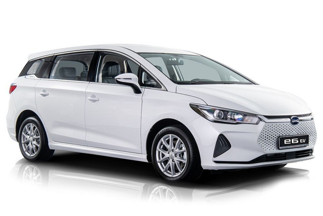 "Soi" MPV thuần điện BYD e6 2023 từ 784 triệu đồng Đông Nam Á Sau khi thành công trong phân khúc ôtô du lịch, Rever Automotive - nhà phân phối xe BYD chính hãng tại Thái Lan tiếp tục đẩy mạnh mảng xe điện thương mại bằng việc giảm giá cho mẫu MPV BYD e6 2023 mới. Đây cũng là một phần trong cam kết hỗ trợ chính phủ Thái Lan ở mảng ô tô điện của Rever Automotive.