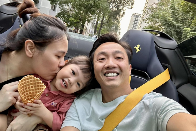 Cường Đô La chở vợ con trải nghiệm Ferrari SF90 Spider hơn 50 tỷ Cuong Do La cho vo con trai nghiem Ferrari SF90 Spider hon 50 ty