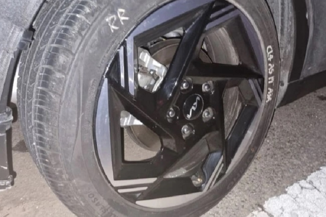 Kia K3 2024 lộ diện trên đường chạy thử, đậm chất "đàn anh” EV9 - Hình 4 Kia K3 2024 lo dien tren duong chay thu, dam chat