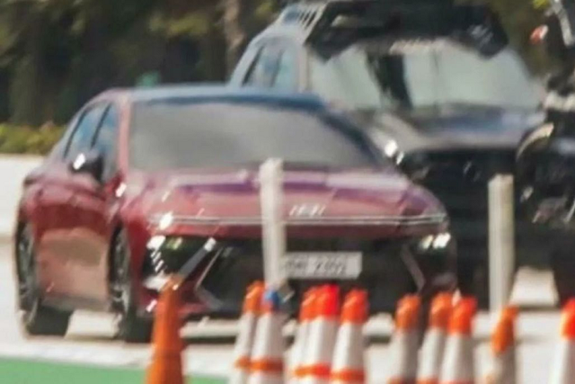 Hyundai Sonata 2024 "lộ hàng" - phiên bản nâng cấp lớn cuối cùng? - Hình 2 Hyundai Sonata 2024