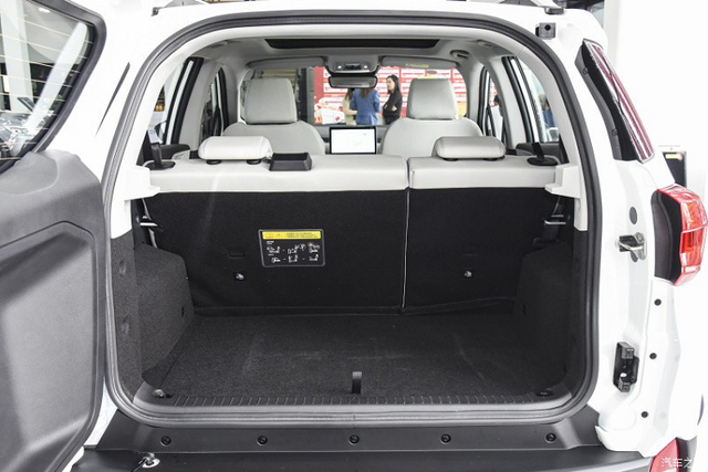 SUV dien Yuan Pro chot gia chi tu 318 trieu dong-Hinh-12