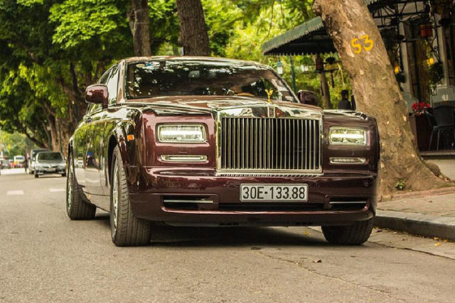 Siêu xe Rolls-Royce Phantom Sacred Fire của ông Trịnh Văn Quyết vẫn chưa có ai mua - Hình 5 Sieu xe Rolls-Royce Phantom Sacred Fire cua ong Trinh Van Quyet van chua co ai mua-Hinh-5