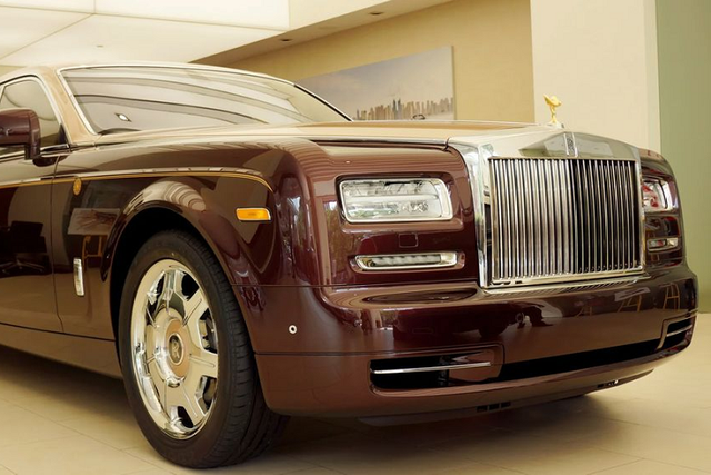 Siêu xe Rolls-Royce Phantom Sacred Fire của ông Trịnh Văn Quyết vẫn chưa có ai mua - Hình 4 Sieu xe Rolls-Royce Phantom Sacred Fire cua ong Trinh Van Quyet van chua co ai mua-Hinh-4