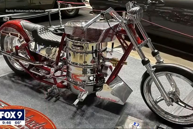 Chiếc môtô khủng có thể chạy bằng bia thay xăng - Hình 4 Chiec moto khung co the chay bang bia thay xang-Hinh-4