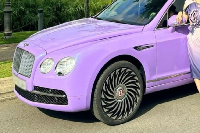 Ngắm siêu xe Bentley Continental Flying Spur “tím lịm” ở Vũng Tàu - Hình 4 Ngam sieu xe Bentley Continental Flying Spur “tim lim” o Vung Tau-Hinh-4