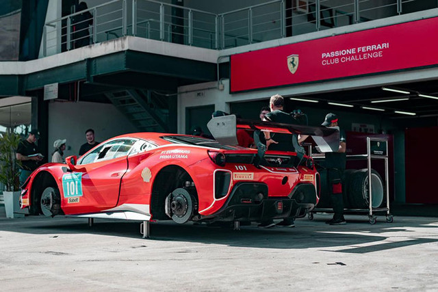 Cường Đô la trải nghiệm siêu xe đua Ferrari 488 Challenge - Hình 2 Cuong Do la trai nghiem sieu xe dua Ferrari 488 Challenge-Hinh-2