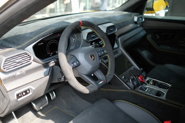 Giá SUV Lamborghini Urus ra sao sau khi đã bị dừng sản xuất? - Hình 10 Gia SUV Lamborghini Urus ra sao sau khi da bi dung san xuat?-Hinh-10