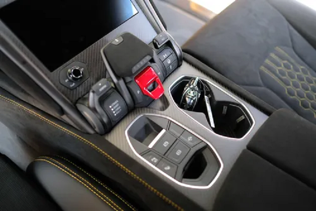 Giá SUV Lamborghini Urus ra sao sau khi đã bị dừng sản xuất? - Hình 9 Gia SUV Lamborghini Urus ra sao sau khi da bi dung san xuat?-Hinh-9