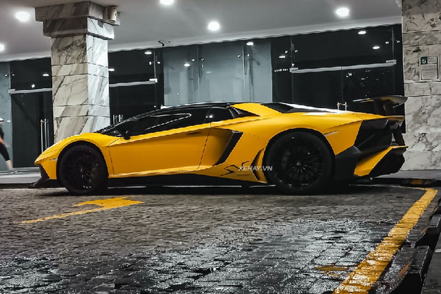 Chi tiết Lamborghini Aventador SV Roadster gần 40 tỷ ở Việt Nam - Hình 3 Chi tiet Lamborghini Aventador SV Roadster gan 40 ty o Viet Nam-Hinh-3