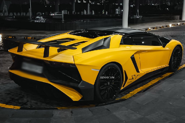 Chi tiết Lamborghini Aventador SV Roadster gần 40 tỷ ở Việt Nam - Hình 7 Chi tiet Lamborghini Aventador SV Roadster gan 40 ty o Viet Nam-Hinh-7