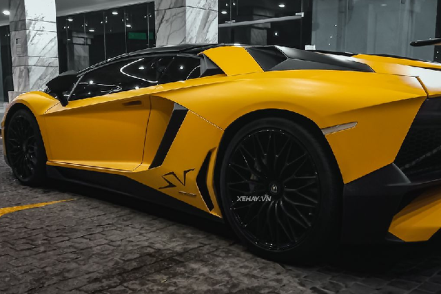 Chi tiết Lamborghini Aventador SV Roadster gần 40 tỷ ở Việt Nam - Hình 4 Chi tiet Lamborghini Aventador SV Roadster gan 40 ty o Viet Nam-Hinh-4