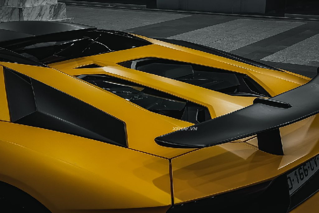 Chi tiết Lamborghini Aventador SV Roadster gần 40 tỷ ở Việt Nam - Hình 6 Chi tiet Lamborghini Aventador SV Roadster gan 40 ty o Viet Nam-Hinh-6