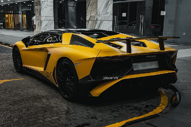 Chi tiết Lamborghini Aventador SV Roadster gần 40 tỷ ở Việt Nam - Hình 5 Chi tiet Lamborghini Aventador SV Roadster gan 40 ty o Viet Nam-Hinh-5