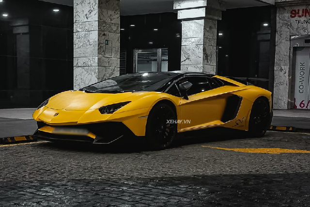 Chi tiết Lamborghini Aventador SV Roadster gần 40 tỷ ở Việt Nam - Hình 2 Chi tiet Lamborghini Aventador SV Roadster gan 40 ty o Viet Nam-Hinh-2