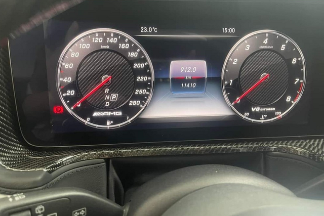Cận cảnh chiếc Mercedes-AMG G63 của ca sĩ Tuấn Hưng được rao bán hơn 12 tỷ - Hình 8 Can canh chiec Mercedes-AMG G63 cua ca si Tuan Hung duoc rao ban hon 12 ty-Hinh-8