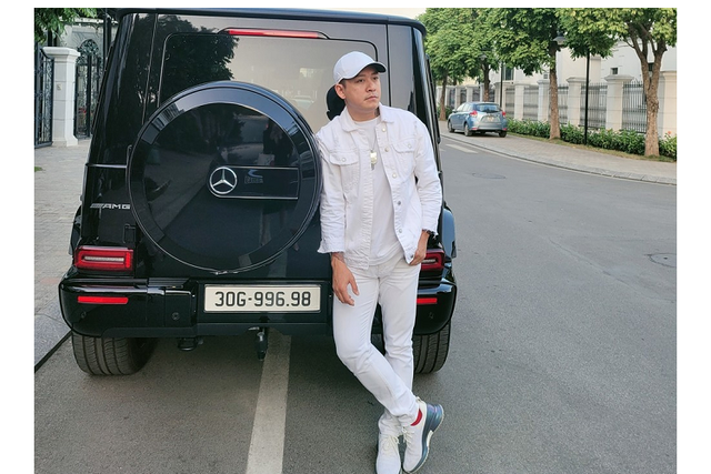 Cận cảnh chiếc Mercedes-AMG G63 của ca sĩ Tuấn Hưng được rao bán hơn 12 tỷ - Hình 4 Can canh chiec Mercedes-AMG G63 cua ca si Tuan Hung duoc rao ban hon 12 ty-Hinh-4