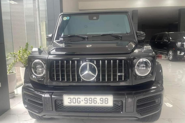Cận cảnh chiếc Mercedes-AMG G63 của ca sĩ Tuấn Hưng được rao bán hơn 12 tỷ - Hình 2 Can canh chiec Mercedes-AMG G63 cua ca si Tuan Hung duoc rao ban hon 12 ty-Hinh-2