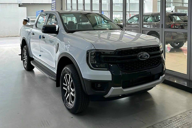 Soi Ford Ranger Sport từ 864 triệu đồng Soi Ford Ranger Sport tu 864 trieu dong
