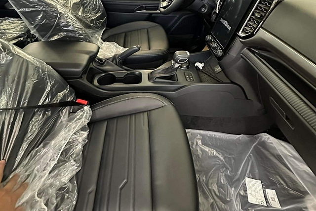 Soi Ford Ranger Sport từ 864 triệu đồng - Hình 5 Soi Ford Ranger Sport tu 864 trieu dong-Hinh-5