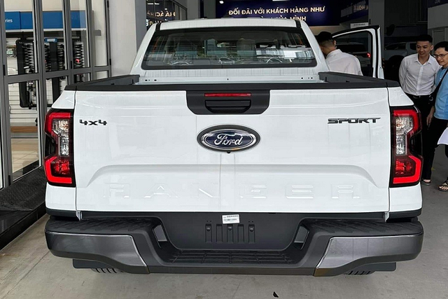 Soi Ford Ranger Sport từ 864 triệu đồng - Hình 2 Soi Ford Ranger Sport tu 864 trieu dong-Hinh-2