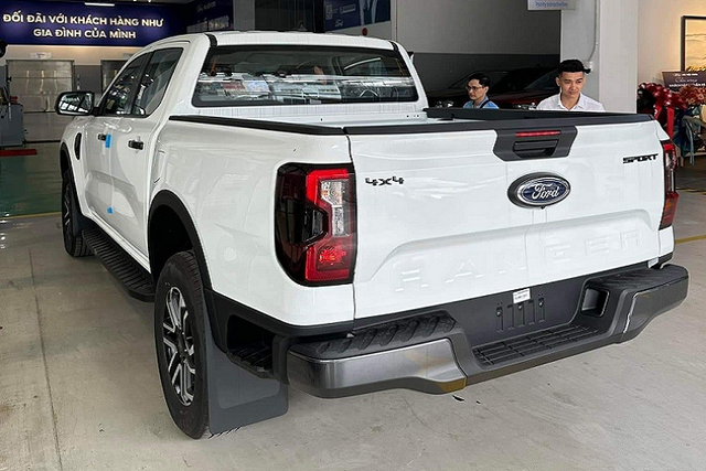 Soi Ford Ranger Sport từ 864 triệu đồng - Hình 9 Soi Ford Ranger Sport tu 864 trieu dong-Hinh-9