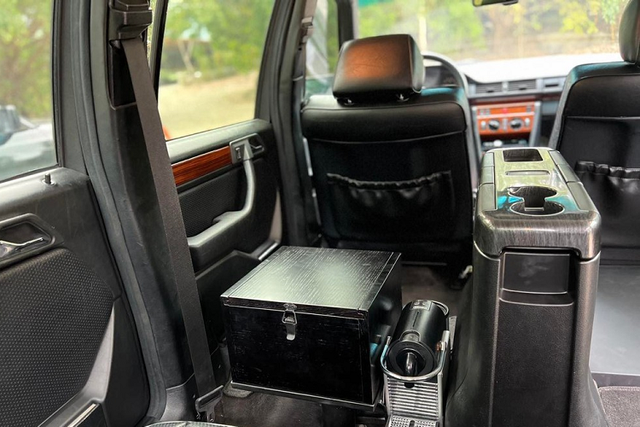 Đại gia Đặng Lê Nguyên Vũ mua cả cặp Mercedes-Benz Limousine 6 cửa độc nhất Việt Nam - Hình 7 Dai gia Dang Le Nguyen Vu mua ca cap Mercedes-Benz Limousine 6 cua doc nhat Viet Nam-Hinh-7