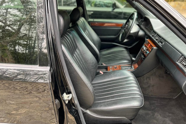 Đại gia Đặng Lê Nguyên Vũ mua cả cặp Mercedes-Benz Limousine 6 cửa độc nhất Việt Nam - Hình 5 Dai gia Dang Le Nguyen Vu mua ca cap Mercedes-Benz Limousine 6 cua doc nhat Viet Nam-Hinh-5