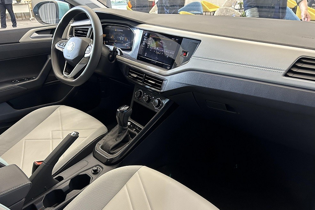 Volkswagen Lavida XR chỉ 330 triệu đồng, “em song sinh” của Virtus tiền tỷ - Hình 10 Volkswagen Lavida XR chi 330 trieu dong, “em song sinh” cua Virtus tien ty-Hinh-10