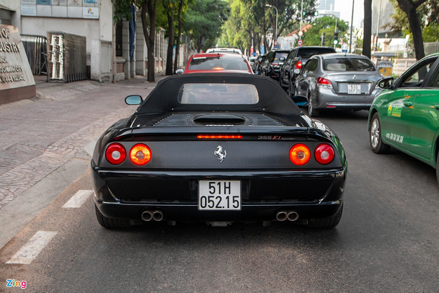 Siêu xe già Ferrari 355 F1 Spider của ông Đặng Lê Nguyên Vũ có gì đặc biệt? - Hình 4 Sieu xe gia Ferrari 355 F1 Spider cua ong Dang Le Nguyen Vu co gi dac biet?-Hinh-4
