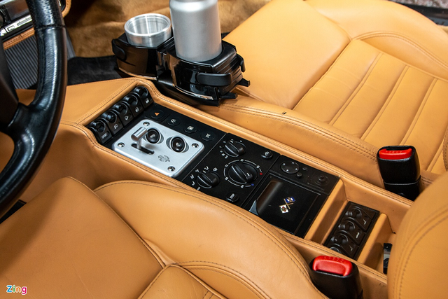 Siêu xe già Ferrari 355 F1 Spider của ông Đặng Lê Nguyên Vũ có gì đặc biệt? - Hình 11 Sieu xe gia Ferrari 355 F1 Spider cua ong Dang Le Nguyen Vu co gi dac biet?-Hinh-11