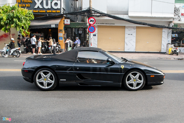 Siêu xe già Ferrari 355 F1 Spider của ông Đặng Lê Nguyên Vũ có gì đặc biệt? - Hình 6 Sieu xe gia Ferrari 355 F1 Spider cua ong Dang Le Nguyen Vu co gi dac biet?-Hinh-6